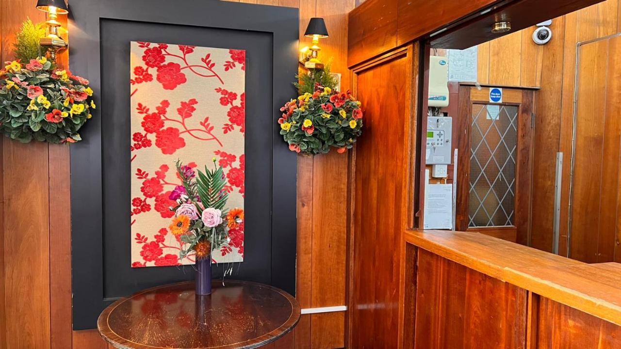 Gresham Hotel Bloomsbury Лондон Экстерьер фото