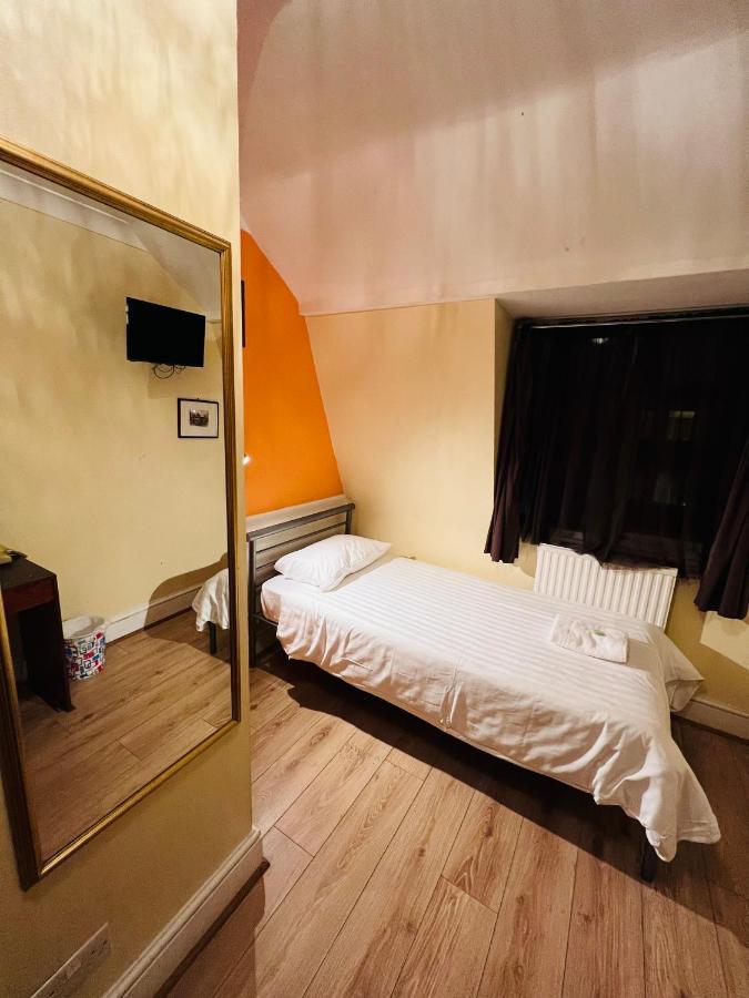 Gresham Hotel Bloomsbury Лондон Экстерьер фото
